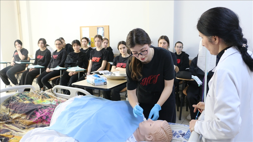 Eskişehir'deki meslek lisesi sağlık sektörüne bakım personeli yetiştiriyor — Detaylı Analiz