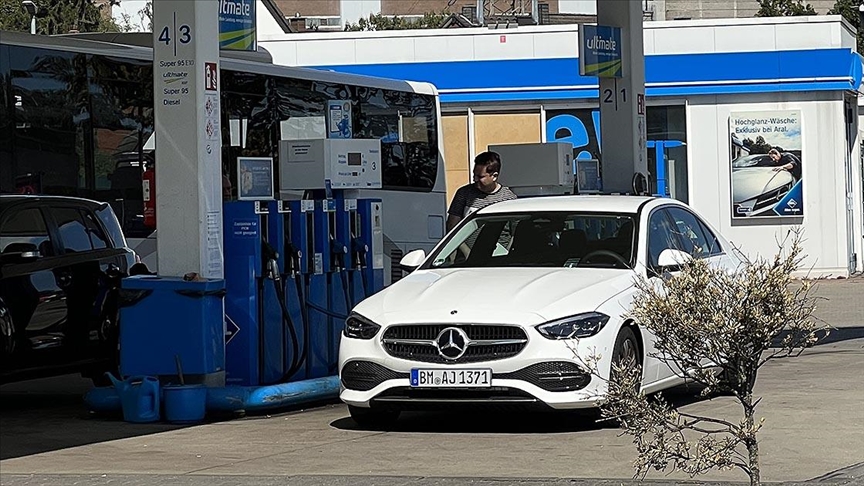 Almanlar araçlarına daha ucuz yakıt almak için Polonya’ya gidiyor — Detaylı Analiz