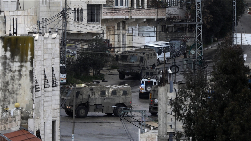 İsrail Batı Şeria'da cami ve evlere baskınlar düzenledi: 1 yaralı 9 gözaltı — Detaylı Analiz