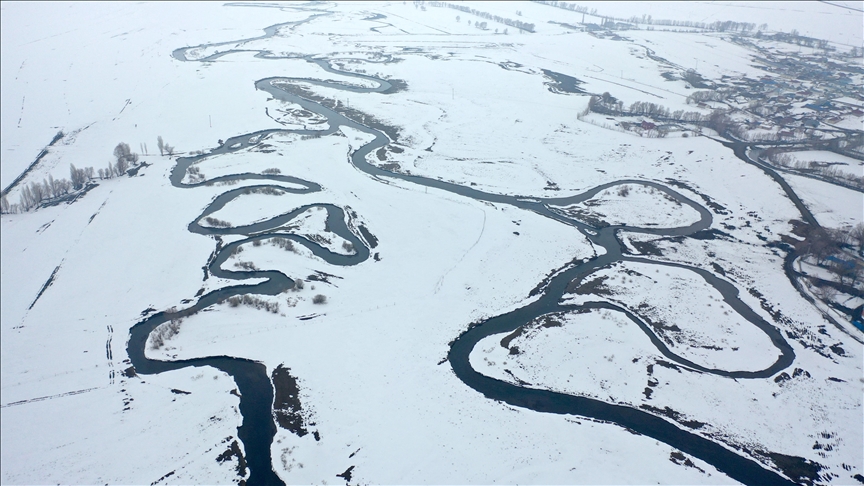 Karla kaplanan Kars Ovası'ndaki menderesler dronla görüntülendi — Detaylı Analiz