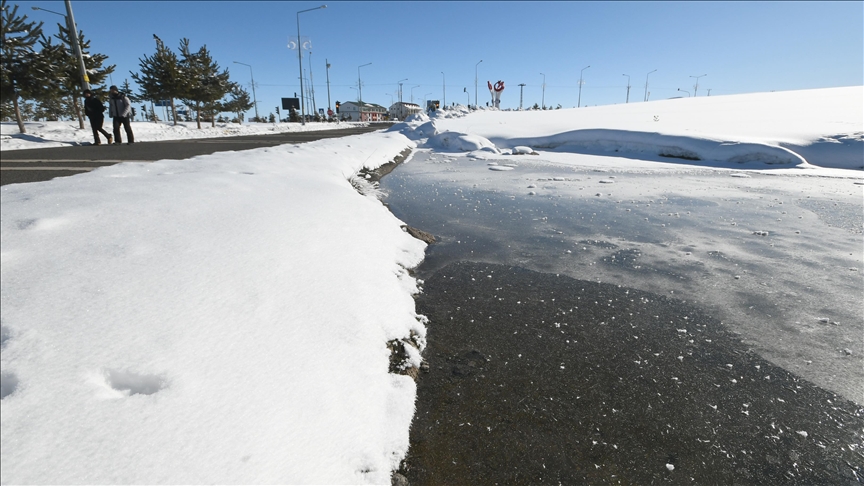Doğu Anadolu'da Dondurucu Soğuklar ve Kar Yağışı Etkisini Sürdürüyor