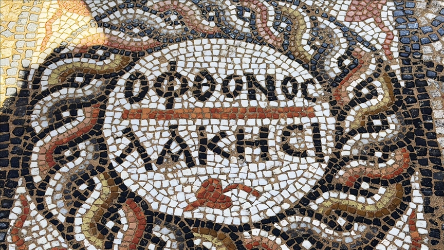3 bin yıllık antik kentte "kıskanan çatlasın" yazılı mozaik bulundu — Detaylı Analiz