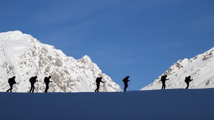 Tunceli'nin Munzur Dağları'nda Zorlu Kış Tırmanışı: Dağcılar 3 Metrelik Karda Zirveye Ulaştı