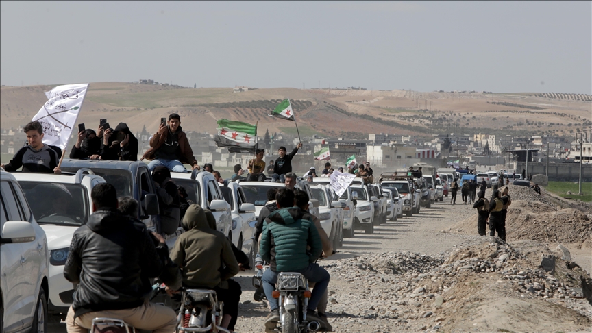 Suriye'nin Şuyuk beldesi sakinleri mutabakat sonrası köylerine dönmenin mutluluğunu yaşıyor