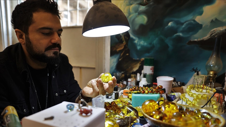 Mardinli Sanatçı, Tespih Tanelerine Camilerin Minyatürlerini İşliyor