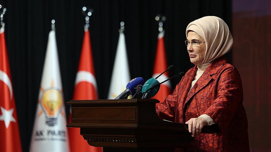 Emine Erdoğan: Köklerimizden aldığımız gücün yarınlara umut olması, gayretimizin bereketli olmasını diliyorum — Detaylı Analiz