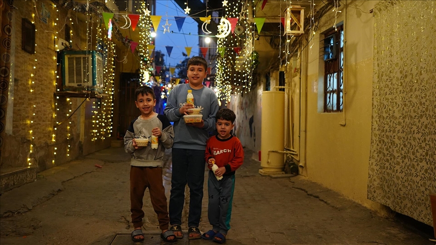 Bağdat'ın eski mahallelerinde yaşatılan bir ramazan geleneği: "Komşudan komşuya iftar"