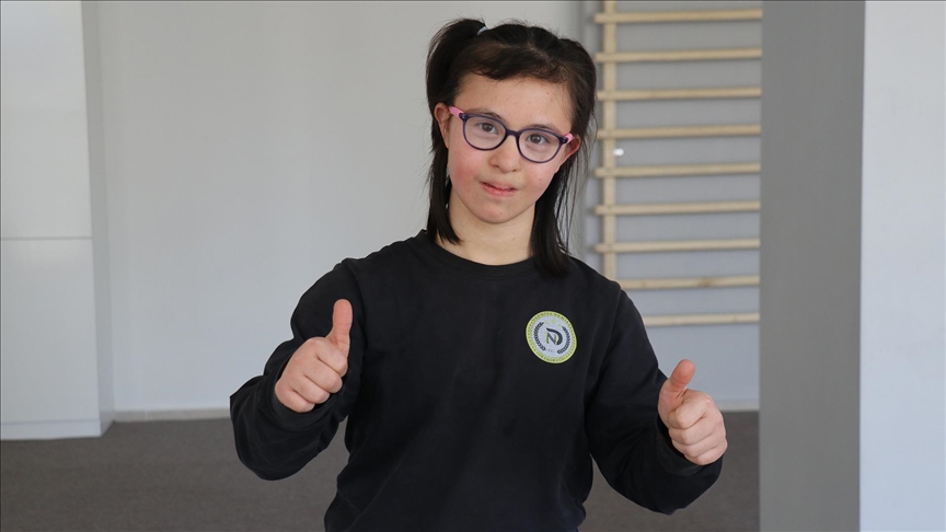 Isparta'da Down sendromlu Elif atletizmde çifte başarı elde etti