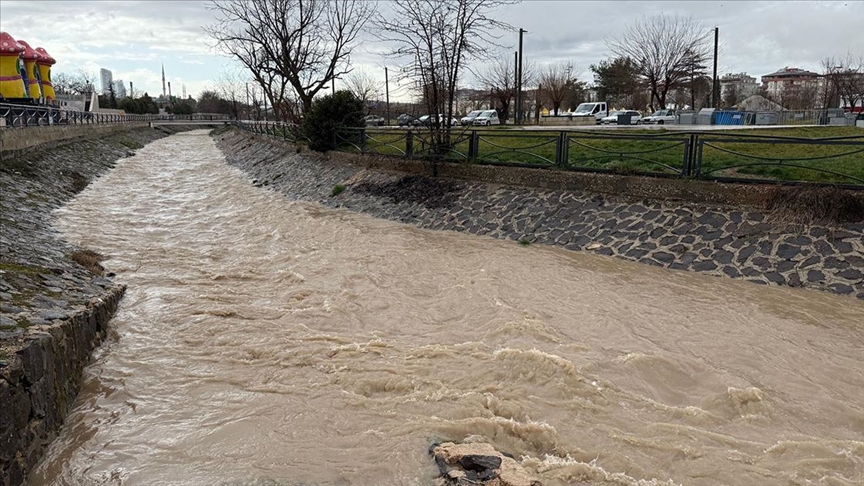 Bazı illerde sağanak etkili oluyor — Detaylı Analiz