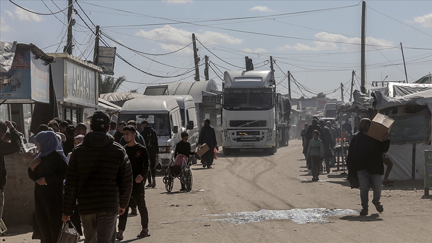 İsrail, İran savaşı sonrası Gazze’ye insanı yardım ve gıda sevkiyatını yüzde 10’a düşürdü — Detaylı Analiz