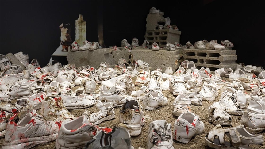 Kalyon Kültür'de Filistin'e destek amacıyla "Sessiz Ayakkabılar" sergisi açıldı