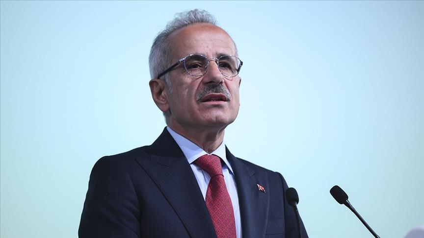 Bakan Uraloğlu: Hürmüz Boğazı'nda 15 Türk sahipli gemi var, bütün personeliyle irtibat halindeyiz — Detaylı Analiz
