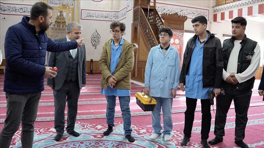 Meslek Lisesi Öğrencileri Ramazanda Camilerde Bakım ve Onarım Gerçekleştiriyor