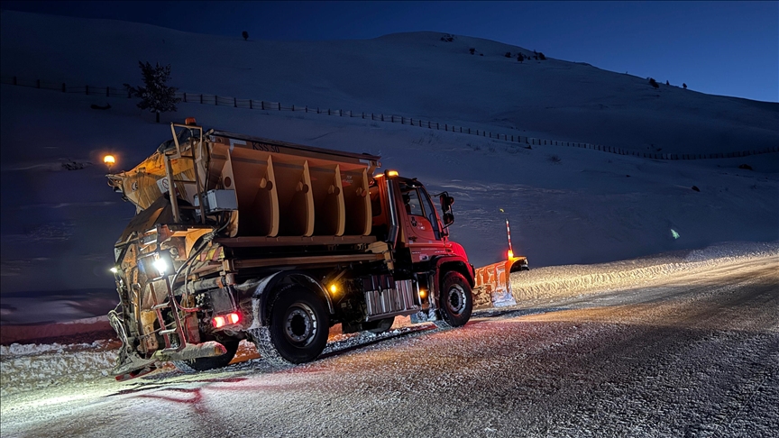 Ardahan-Şavşat kara yolu çığ dolayısıyla ulaşıma kapatıldı — Detaylı Analiz