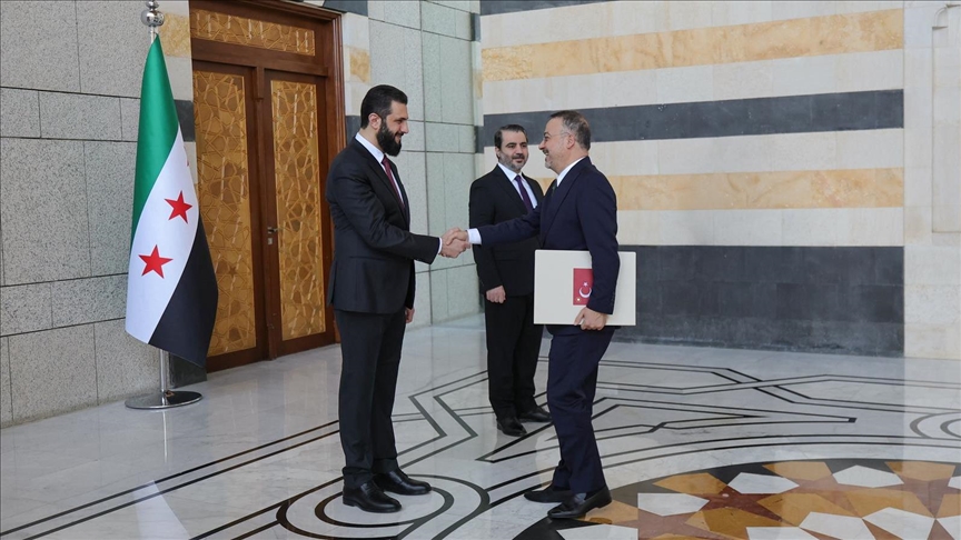 Türkiye'nin Şam kapsamlıelçisi Yılmaz, Suriye Cumhurbaşkanı Şara'ya güven mektubunu sundu — Detaylı Analiz