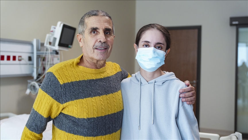 20 yıl önce kardeşine karaciğerini verdi, şimdi de böbreğiyle kızına can meydana geldi