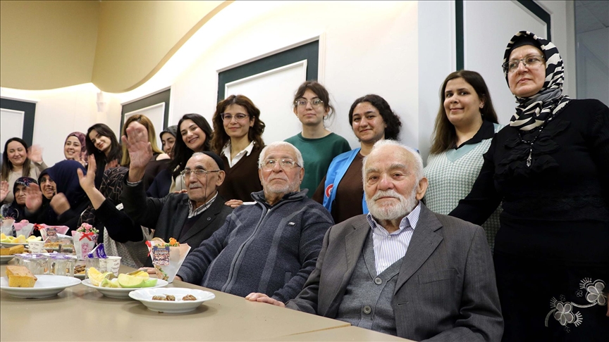 Elazığ'da kız öğrenciler huzurevi sakinleriyle iftarda ramazan coşkusunu yaşıyor — Detaylı Analiz