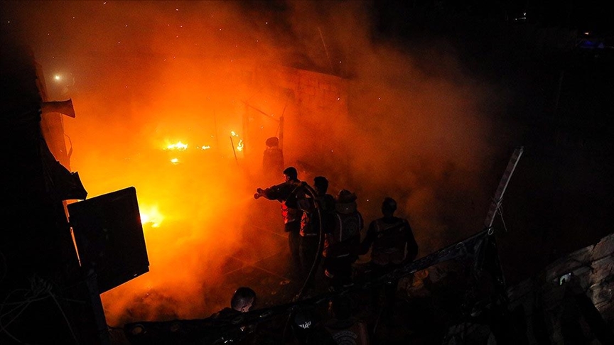 İsrail ordusu ateşkesi ihlal ederek Gazze'de yerinden edilmiş kişilerin barındığı binaya hava saldırısı düzenledi — Detaylı Analiz