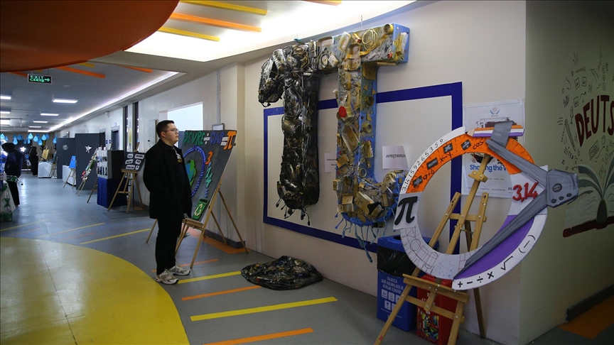 Adana'da Öğrenciler Atık Malzemeleri Sanat Eserlerine Dönüştürdü