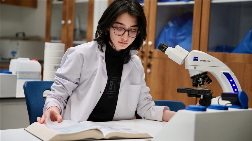 TÜBİTAK Fen Lisesi özel eğitim programlarıyla öğrencileri bilim olimpiyatlarına hazırlıyor