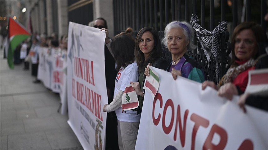 Madrid'de savaşa karşı "insan zinciri" eylemi gerçekleştirildi — Detaylı Analiz