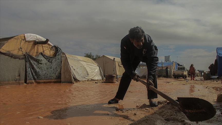 Suriye'de Halep’in kuzeyinde sel dolayısıyla sığınmacıların kampları su altında kaldı — Detaylı Analiz