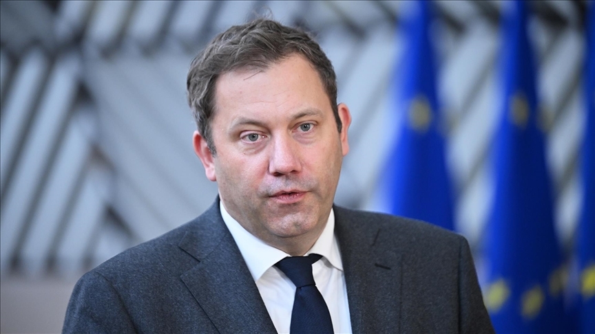 Almanya, Petrol Şirketlerini Fiyat Artışı İçin Fırsatçılıkla Suçladı