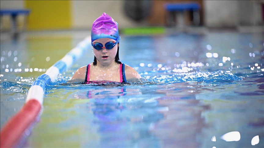 Down sendromlu Pelinsu engelleri kulaç atarak aştı — Detaylı Analiz