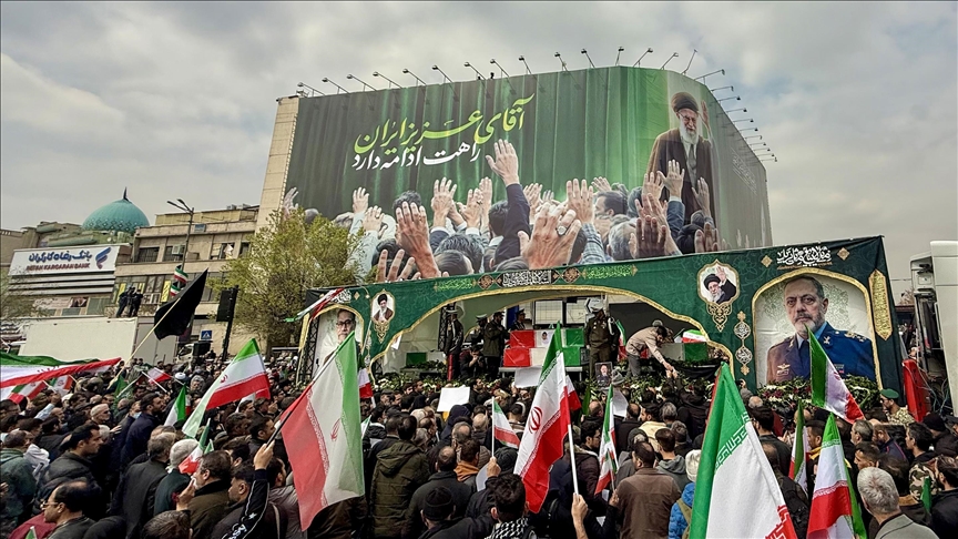 ABD-İsrail saldırılarında ölen İranlı komutanlar için Tahran’da cenaze töreni düzenlendi — Detaylı Analiz