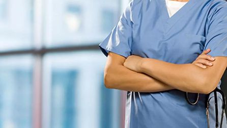 İngiltere'de doktor açığı nedeniyle hemşireler görevlendiriliyor