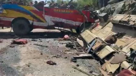 Cammu Keşmir'de otobüs kazası: 21 ölü, 45 yaralı