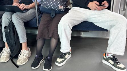 Kadıköy metrosundaki fotoğraf sosyal medyada dikkat çekti