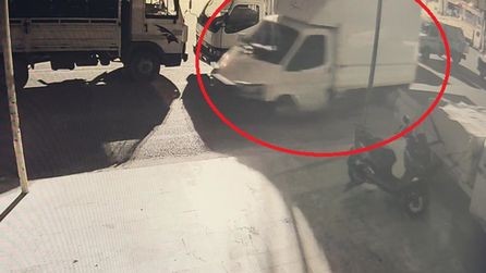 Serik'te çalınan kamyonet bulundu, hırsızlar yakalandı