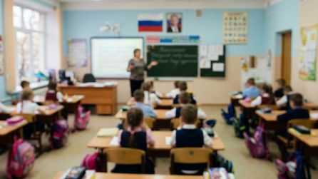 Moskova'da ilkokul öğrencisi öğretmenine bıçakla saldırdı