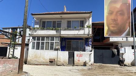 Alaşehir'de banyoda oğlunu ölü bulan baba yardım çağrısı yaptı