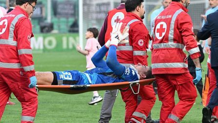 Jonathan Klinsmann maçta boynu kırılarak hastaneye kaldırıldı