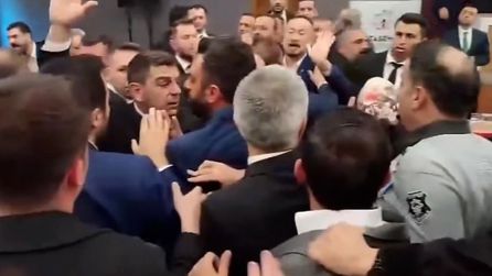 Ataşehir Belediye Başkan Vekili Seçimi Sırasında Gerginlik Yaşandı