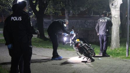 Kayseri'de parkta bıçak ve silahla kavga: İki kişi yaralandı