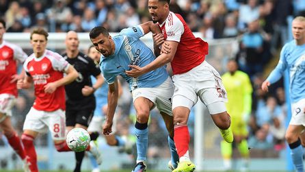 Manchester City Arsenal'ı 2-1 yendi, şampiyonluk yarışı kızıştı
