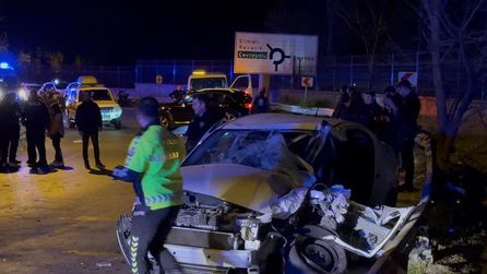 Beykoz'da minibüs ve otomobil çarpıştı, 11 yaralı hastaneye kaldırıldı