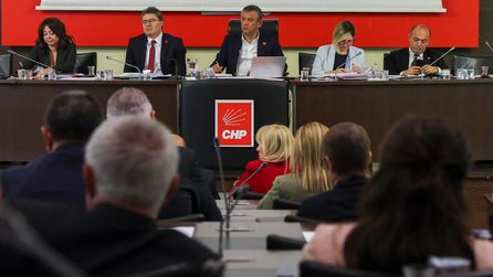 CHP Parti Meclisi, ihraç edilen 32 kişiyi yeniden kabul etti