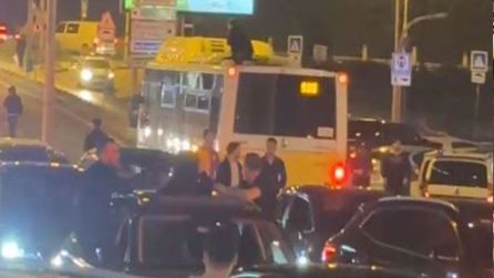 Galatasaray Fenerbahçe'yi 3-0 yenerek puan farkını 7'ye çıkardı