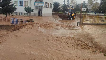 Mardin'de Sağanak Yağış Sonrası 75 Öğrenci Okulda Mahsur Kaldı