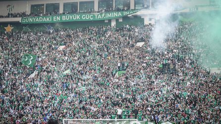 Bursaspor 1. Lig'e yükseldi, taraftar rekoru kırdı