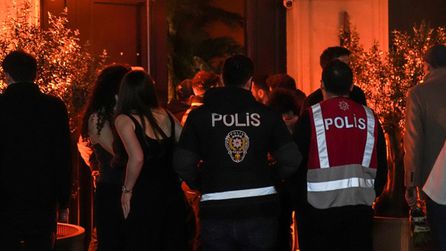 Kadıköy'de Uyuşturucu Satışına Baskın: 12 Mekana Operasyon Yapıldı