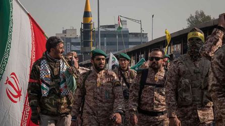 İran Devrim Muhafızları'ndan ABD'ye tepki Kartal Pençesi'nin yıl dönümünde