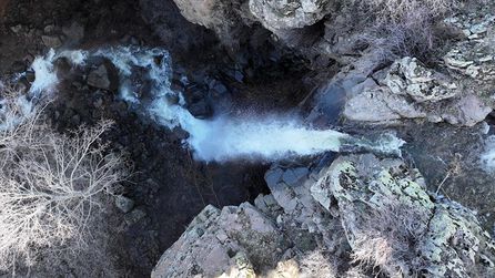 Erciyes Dağı eteklerindeki şelale 10 yıl sonra yeniden akmaya başladı