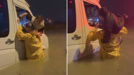 Adana'da sel suları minibüsü kapladı, 4 kişi kurtarıldı