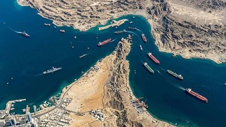 İran Devrim Muhafızları Hürmüz Boğazı'nın kapatıldığını duyurdu