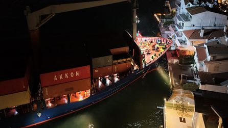 İstanbul Boğazı'nda konteyner gemisi karaya oturdu